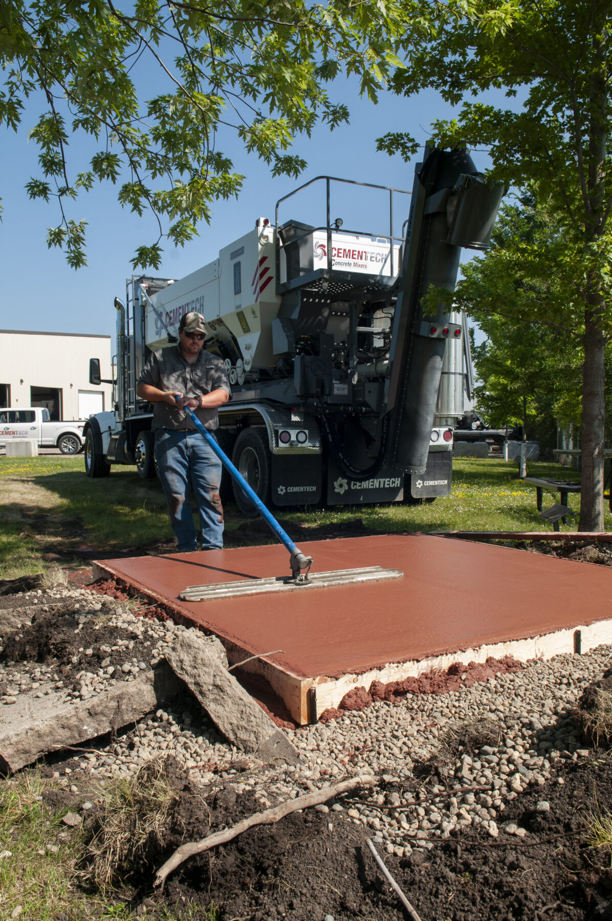 Color concrete pour with C60 volumetric truck